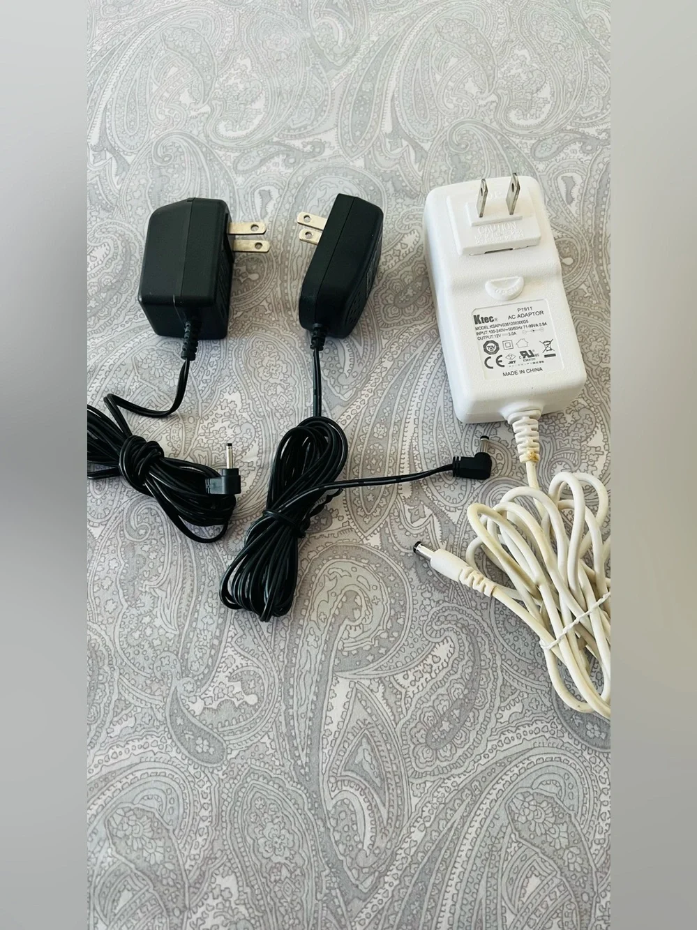 Universal Power Adapters Pack - Black & White